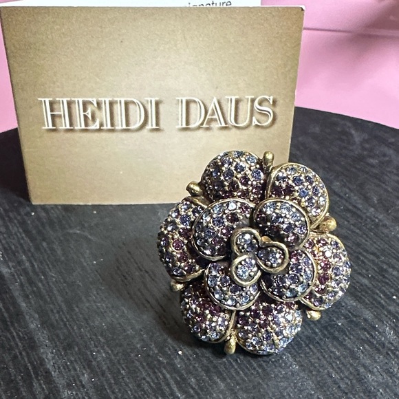 Heidi Daus Jewelry - Heidi Daus ring flower cluster lavender ladies size 7.5 Swarovski crystals